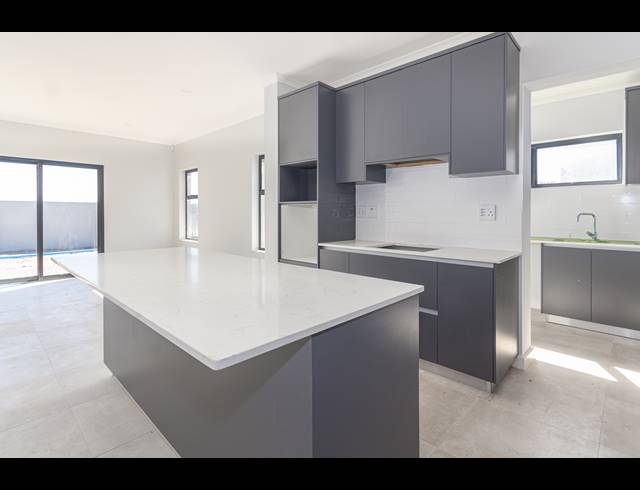 4 BEDROOM FREEHOLD FOR SALE IN PARKLANDS NORTH